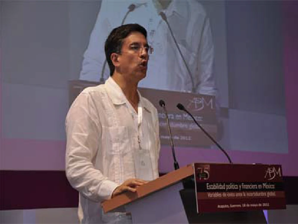 Carlos Elizondo 04