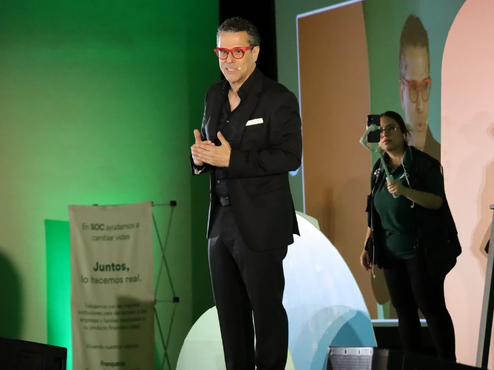 Marco Antonio Regil 02