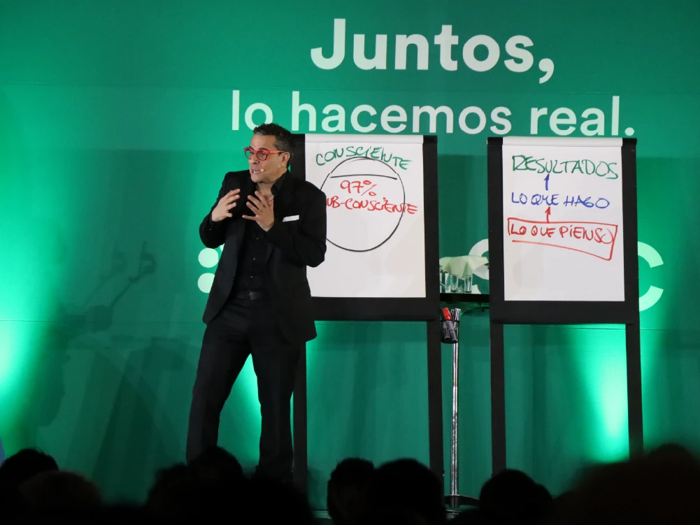 Marco Antonio Regil 03